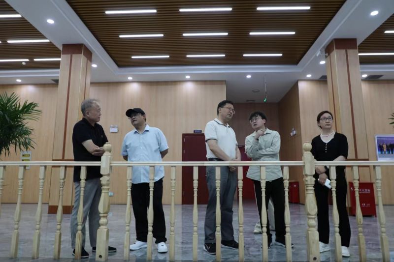 工信部产业政策与法规司原巡视员、先进制造商学院总裁四班班主任辛仁周一行到j9国际站集团走访